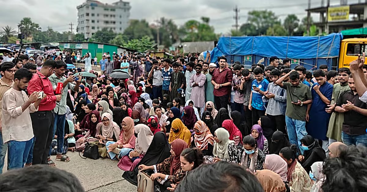 Dhaka-Chattogram highway blocked for 1.5 hours in protest of Apratim's murder - Prothom Alo English