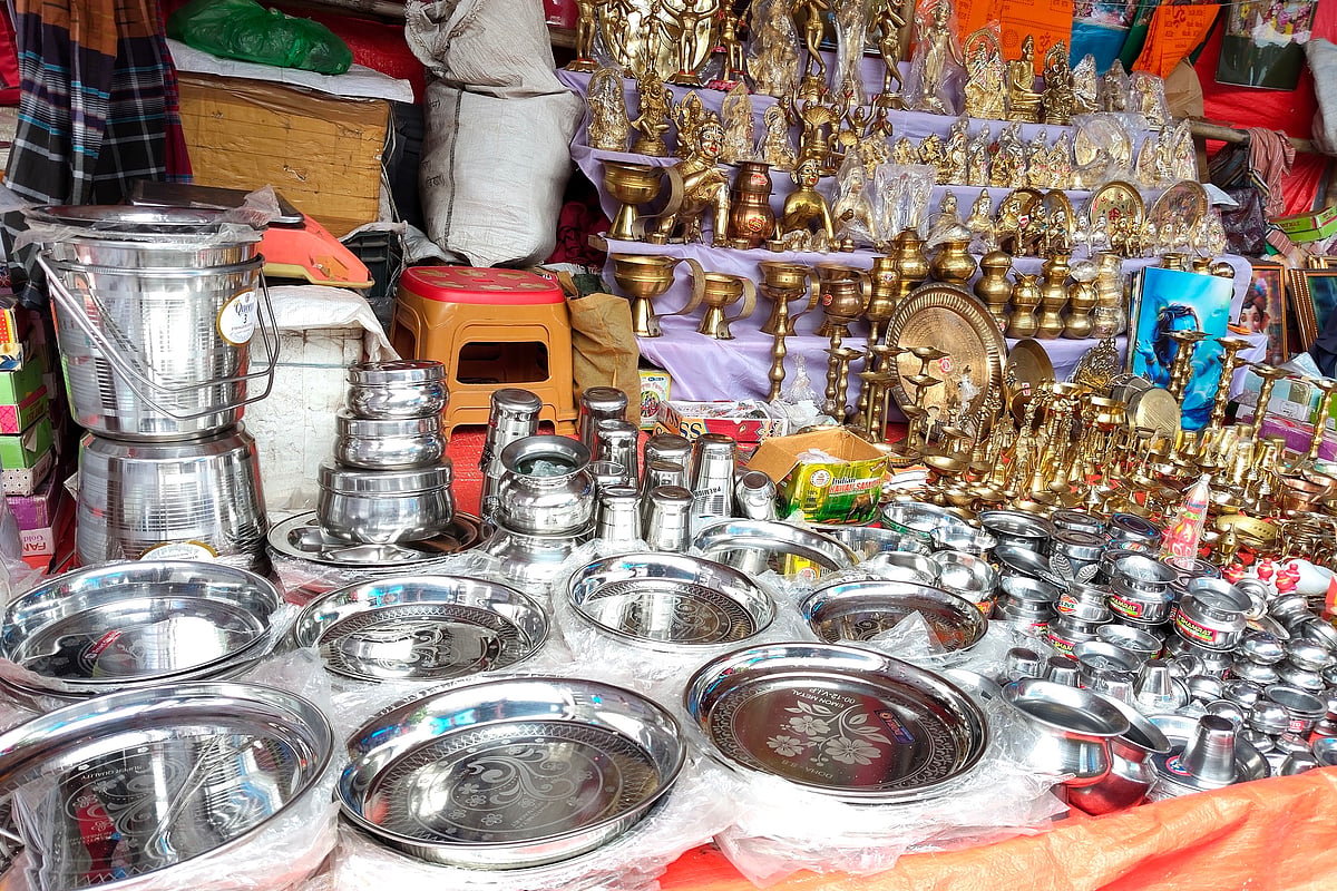 Colours, crowds and commerce at Hemayetpur fair - Prothom Alo English