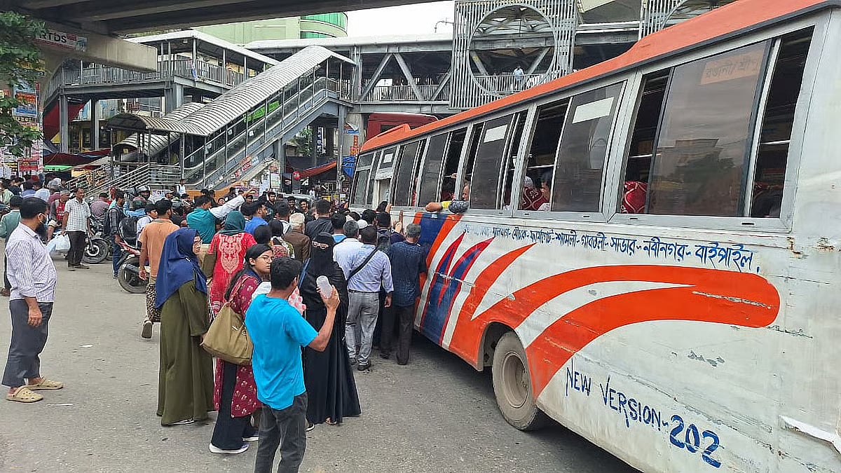 Some buses raise fare Tk 10 to 15, warn passengers, ‘fares higher today’ - Prothom Alo English