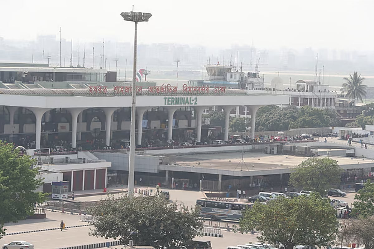Case against Maj. (retd.) Akhtaruzzaman for allegedly threating to assault an airport official - Prothom Alo English