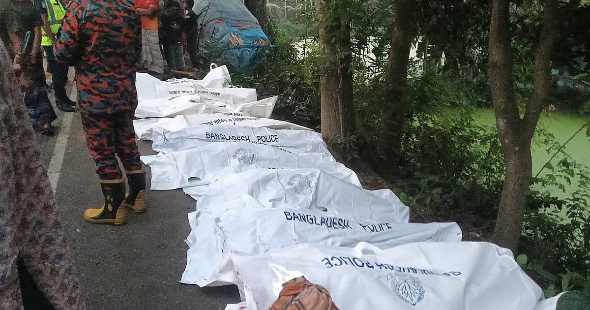 At least 13 killed in bus-truck collision in Natore - Prothom Alo English