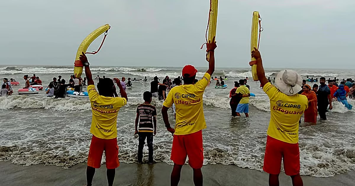3 tourists die while bathing at Himchhari beach in Cox’s Bazar, 2 missing