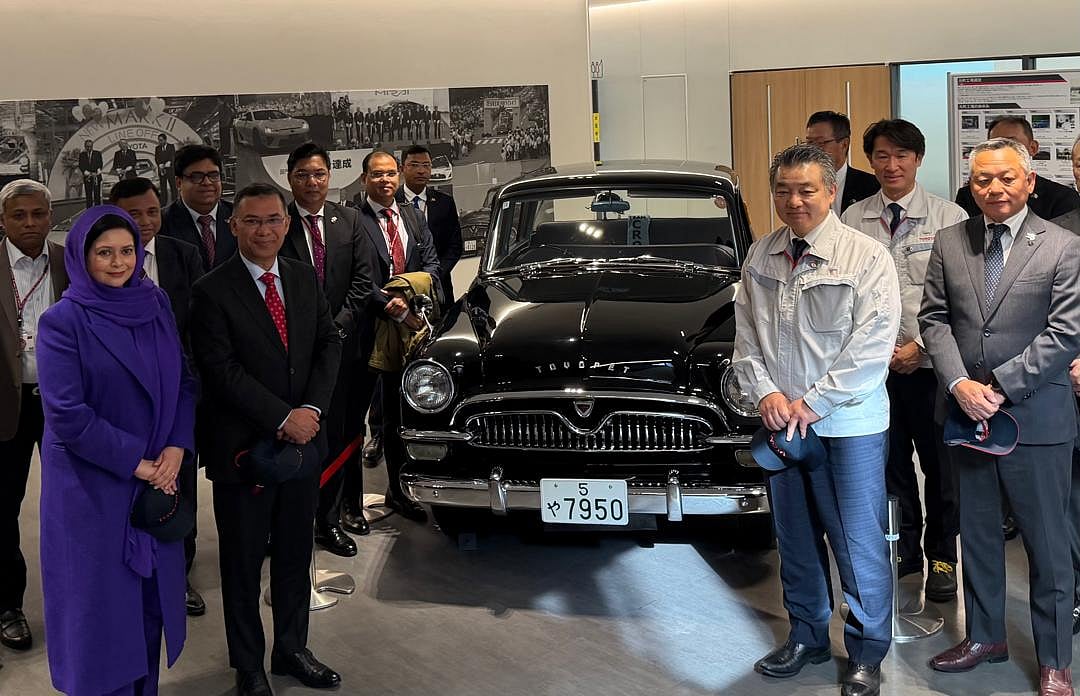 Prime minister visits Toyota's Motomachi factory in Japan - Prothom Alo English