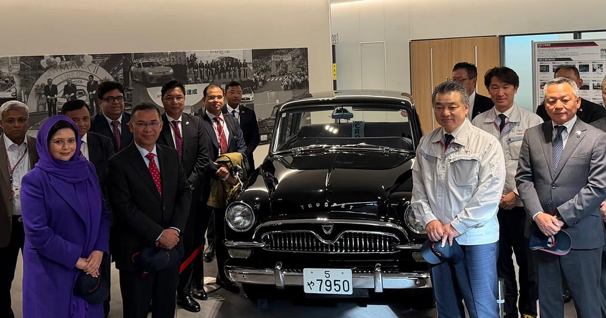 Prime minister visits Toyota's Motomachi factory in Japan - Prothom Alo English