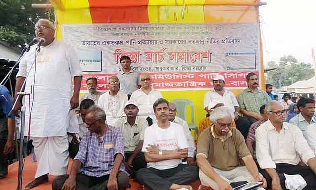 Former CPB president Monjurul Ahsan Khan addresses a the ending rally of a march towards Teesta by CBP and SPB in Lalmonirhat on Saturday. Photo: Prothom Alo