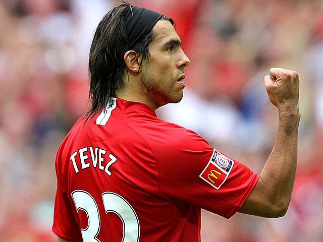 Carlos Tevez has expressed his high hope and optimistic despite their 2-1 loss to Benfica. Photo: Footwallpaper