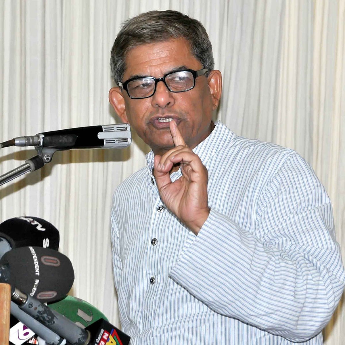 BNP acting secretary general Mirza Fakhrul Islam Alamgir speaks while addressing a discussion at Bangladesh Engineers' Institution in Dhaka on Saturday. Photo: Focus Bangla