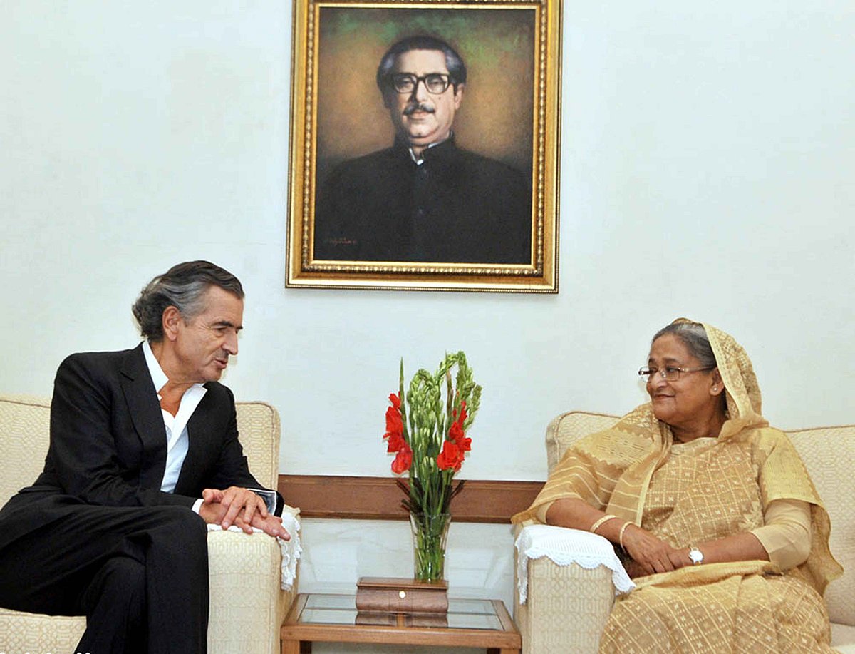 French journalist and Bangladesh Liberation War veteran Bernard-Henri Levy meets with Prime Minister Sheikh Hasina at her Gonobhaban residence in Dhaka on Saturday. Photo: Focus Bangla