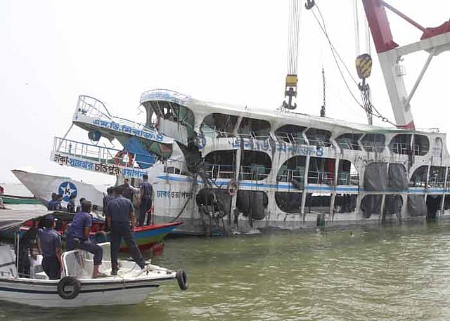 Rescue vessel pulls the capsized ferry MV Miraz out of Meghna water at Munshiganj on Saturday. Photo: Prothom Alo