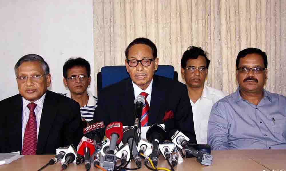 Jatiya Party president Hussain Muhammad Ershad addresses a press conference on Saturday delivering the party's official reaction about the proposed budget at his Banai office in Dhaka. Photo: Focus Bangla