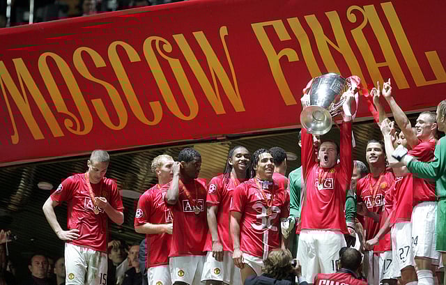 Manchester United's Wayne Rooney (R) holds up the trophy after beating Chelsea in the final of the UEFA Champions League football match at the Luzhniki stadium in Moscow on May 21, 2008. The match remained at a 1-1 draw and Manchester won on penalties after extra time. AFP