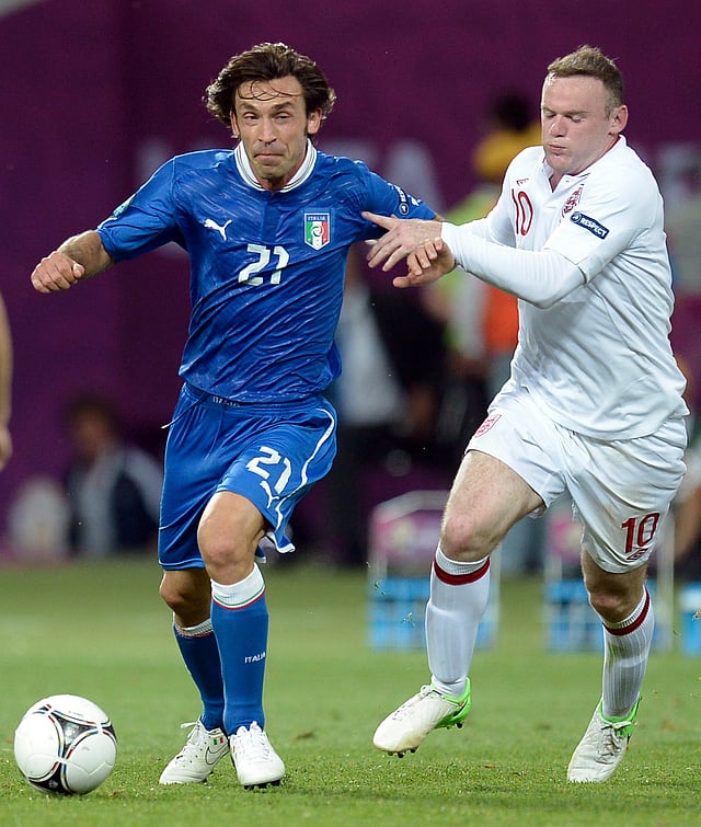 English forward Wayne Rooney (R) vies with Italian midfielder Andrea Pirlo during the Euro 2012 football championships quarter-final match England vs Italy on June 24, 2012 at the Olympic Stadium in Kiev. AFP