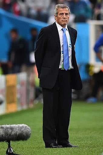 Uruguay's coach Oscar Tabarez looks on during the Group D football match between Uruguay and England at the Corinthians Arena in Sao Paulo on June 19, 2014, during the 2014 FIFA World Cup. AFP