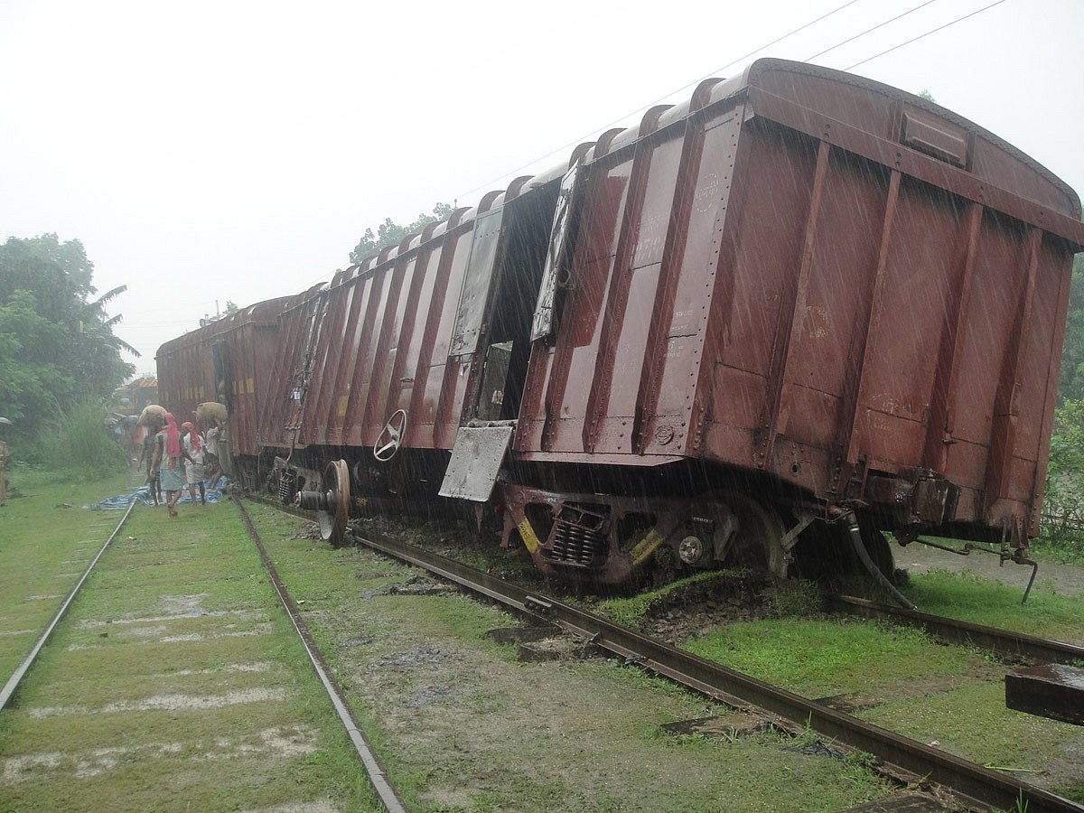 Two compartments of a freight train derailed at Raipur railway station disrupted the Sirajganj to Dhaka railway station. Photo: Prothom Alo