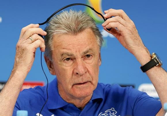 Switzerland head coach Ottmar Hitzfeld adjusts his earphones during a press conference at Arena da Amazonia stadium in Manaus, June 24, 2014. Photo: Reuters