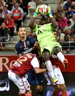 Reims' goalkeeper Johny Placide (R) vies for the ball with Paris Saint-Germain's Swedish forward Zlatan Ibrahimovic (L) during the French L1 football match between Reims and Paris Saint-Germain (PSG) on August 8, 2014 at the Auguste Delaune Stadium in Reims. AFP