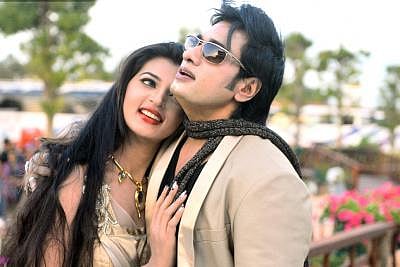 Ananta and Barsha in Most Welcome 2 film still.