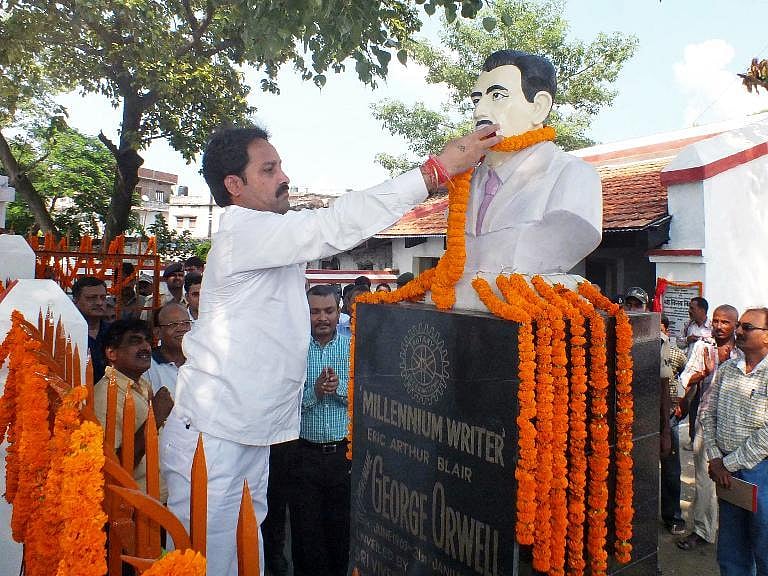 Minister for Art, Culture and Youth Affairs for the eastern Indian state of Bihar Binay Bihari garlands the bust of author George Orwell during a ceremony at his birthplace in Motihari. Photo: AFP
