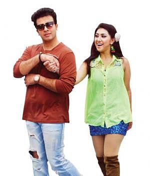 Shakib and Apu in a still from film 'Hitman'