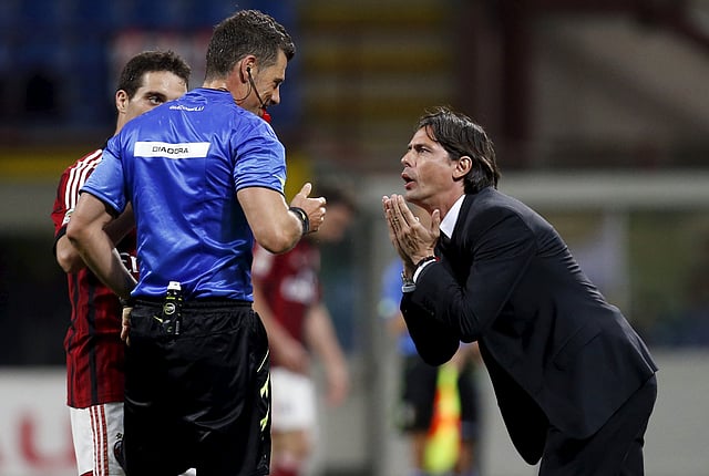 AC Milan's coach Filippo Inzaghi (R) talks to referee Piero Giacomelli during their Italian Serie A soccer match against Genoa at San Siro stadium in Milan April 29, 2015. REUTERS