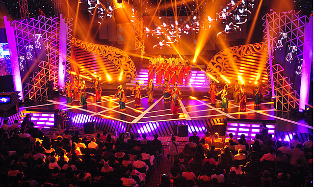 Artistes perform on Meril-Prothom Alo award reception stage on 08 May 2015. Photo: Prothom Alo