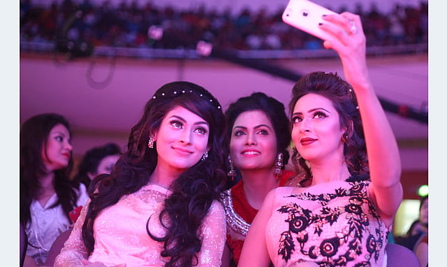 Lux superstars Mehjabin (L) and Mim are framed while taking selfie at Meril-Prothom Alo award function on 08 May 2015. Photo: Saiful Islam
