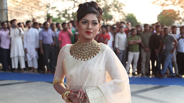 Actress Tisha wears Saree in typical Bengali style at Meril-Prothom Alo award reception on 08 May 2015. Photo: Monirul Alam