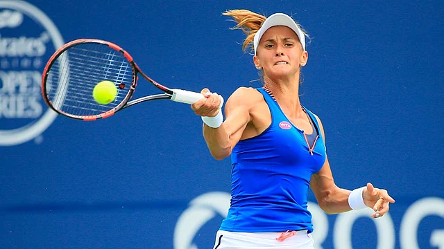 Lesia Tsurenko (UKR) returns a ball against Sara Errani (not pictured) during the quarter finals of the Rogers Cup tennis tournament at Aviva Centre on 16 August. Photo: Reuters