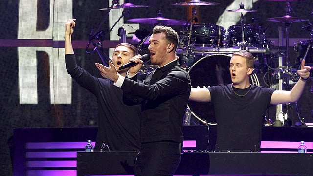 British singer Sam Smith (C) performs with Disclosure, a British electronic music duo of brothers Howard and Guy Lawrence, during the 2015 iHeartRadio Music Festival at the MGM Grand Garden Arena in Las Vegas, Nevada September 18, 2015. Photo: Reuters