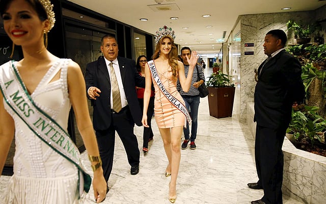 Miss Venezuela 2015 Mariam Habach (C) waves while she arrives at a news conference in Caracas October 9, 2015. Photo: Reuters