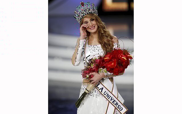 Miss Lara, Mariam Habach, reacts after winning the Miss Venezuela 2015 pageant in Caracas October 8, 2015. Photo: Reuters