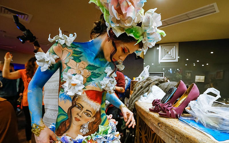 A model gets ready backstage during a body art festival in Almaty, Kazakhstan, March 23, 2016. Photo: Reuters