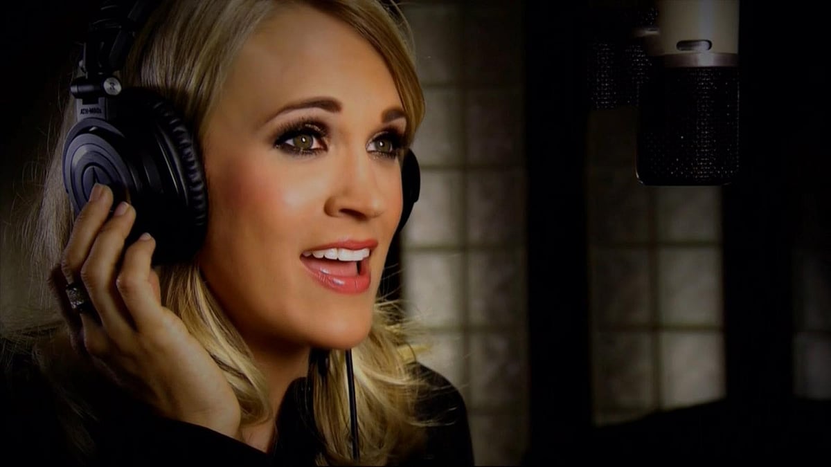 Singer Carrie Underwood