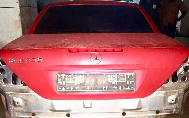 The abandoned Mercedes Benz car found at Kakrail.