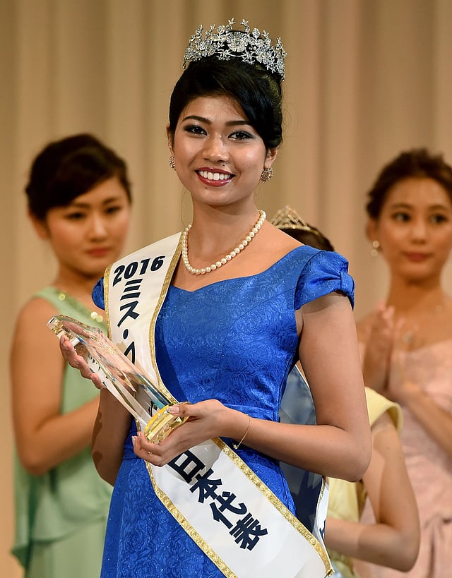 Priyanka Yoshikawa smiles as she holds the trophy after winning the Miss Japan title during the Miss World Japan 2016 Beauty Pageant in Tokyo on 5 September, 2016. Photo: AFP
