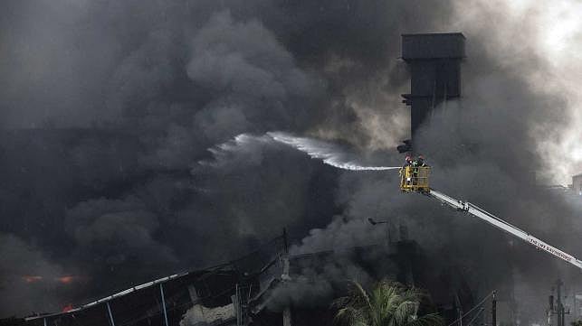 Bangladeshi firefighters work to put out a huge fire at the site of an explosion in a factory in the key Bangladeshi garment manufacturing town of Tongi, just north of the capital Dhaka, on September 10, 2016. Photo: AFP