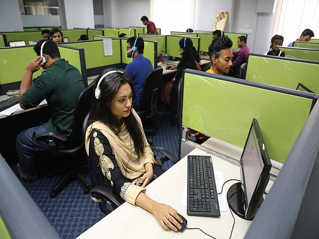 Employess busy working at a call centre in Dhaka. Prothom Alo photo