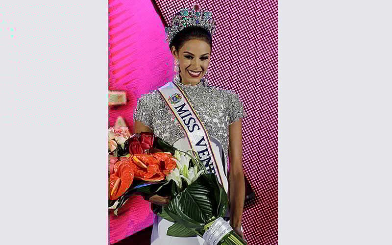 Miss Monagas Keysi Sayago smiles after winning the Miss Venezuela 2016 pageant in Caracas, Venezuela October 5, 2016. Photo: Reuters