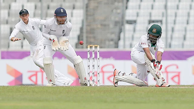 England`s wicketkeeper Jonathan Bairstow (C) prepares to catch the ball as Bangladesh`s Tamim Iqbal (R) misses a shot on 28 October. Photo: Reuters