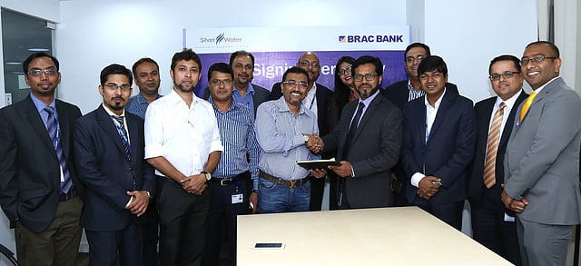 Mohammad Mamdudur Rashid, additional managing director, BRAC Bank, and Jakaria Shahid, managing director, Silver Water Technologies Bangladesh, are seen at an agreement signing ceremony at the head office of BRAC Bank in the city on Monday.