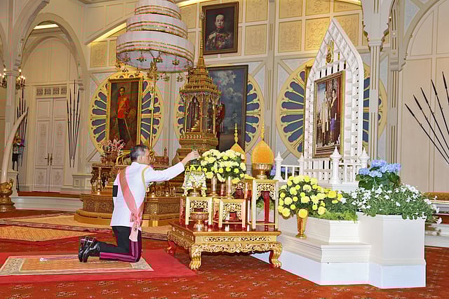 This handout photograph received from the Royal Thai Bureau on 1 December, 2016, shows Thai Crown Prince Maha Vajiralongkorn paying respects to his late father King Bhumibol Adulyadej, as he accepted the invitation to ascend to the throne in Bangkok. Photo: AFP