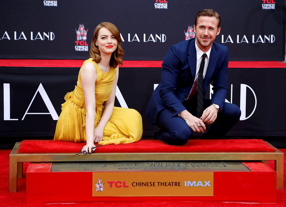 Actors Stone and Gosling pause while placing their signatures in cement during a ceremony in the forecourt of the TCL Chinese theatre in Hollywood. Photo: Reuters