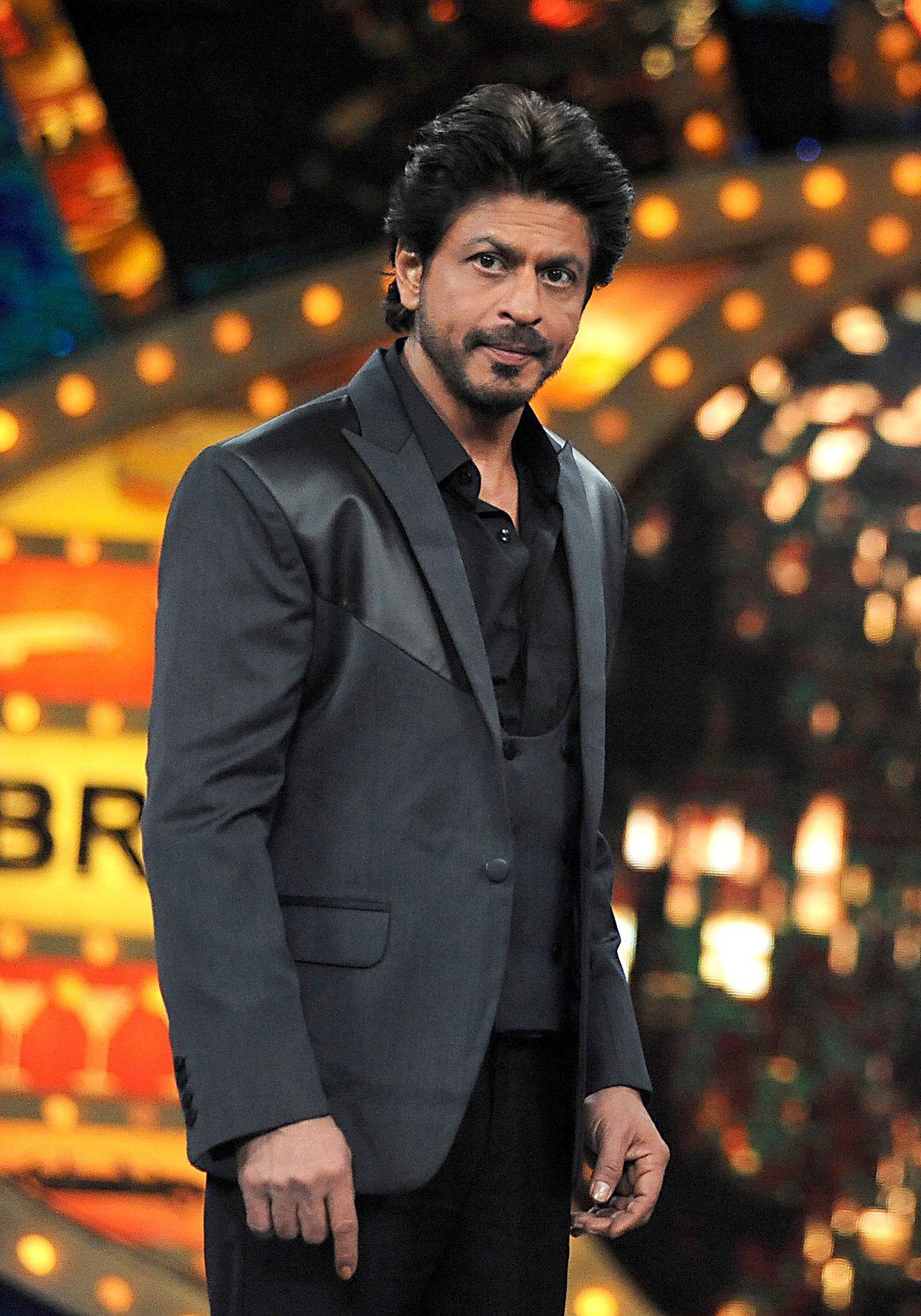 Indian Bollywood actor Shah Rukh Khan poses during the promotion of upcoming Hindi action crime thriller film 'Raees', on the set of Colors television reality show 'Bigg Boss 10' in Lonavla on 20 January, 2017. Photo: AFP