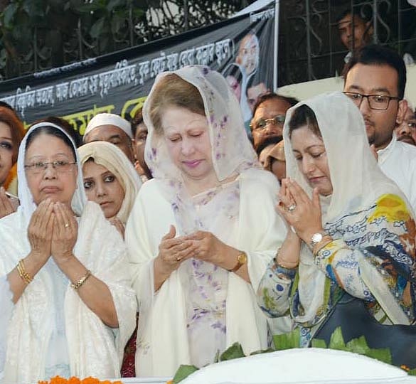 BNP chairperson Khaleda Zia on Tuesday offered fateha at the grave of her younger son Arafat Rahman Koko at Banani Graveyard. Photo: BNP