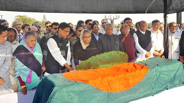 Prime minister Sheikh Hasina pays tribute to Suranjit Sengupta by placing wreaths on his coffin at South Plaza of Jatiya Sangsad Bhaban. Photo: Saiful Islam