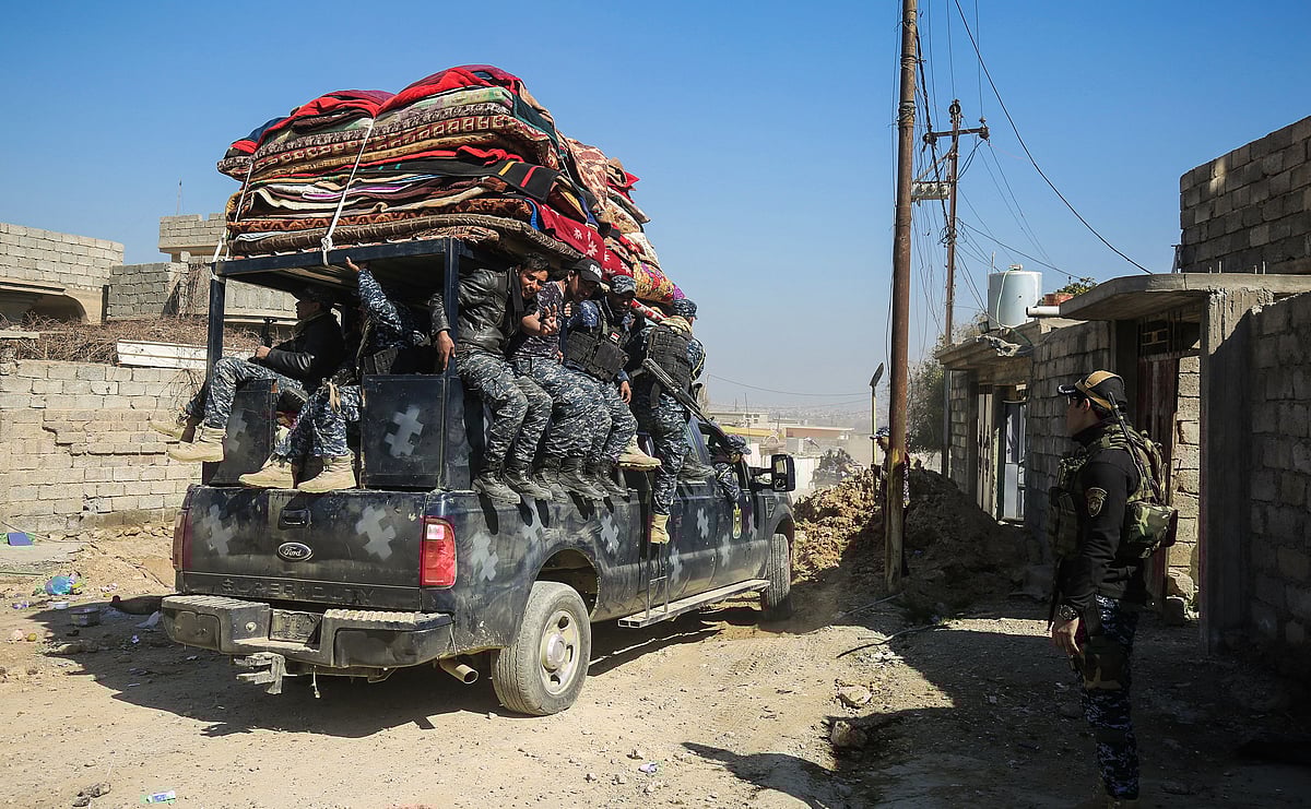 Iraqi security forces regroup in the village of al-Buseif, south of Mosul, during an offensive by Iraqi forces to retake the western side of the city from Islamic State (IS) group fighters on February 22, 2017. AFP