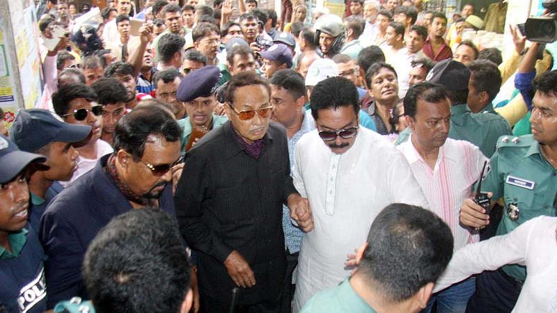 Ershad attends the court to hear the verdict on Wednesday. Photo: Focus Bangla