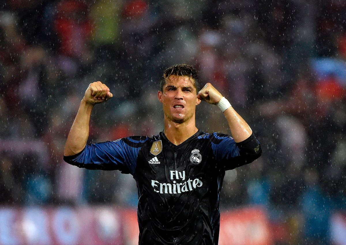 Real Madrid's Portuguese forward Cristiano Ronaldo celebrates after the UEFA Champions League semi final second leg football match Atletico de Madrid vs Real Madrid at the Vicente Calderon stadium in Madrid on May 10, 2017. AFP