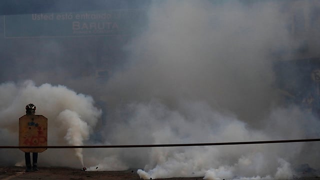 A demonstrator clashes with riot security forces while rallying against President Nicolas Maduro in Caracas, Venezuela, May 27, 2017. Photo: Reuters