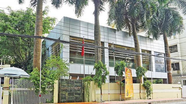 Cap: Lake Shore hotel at plot 46 in road 41 of Gulshan, Dhaka. Photo: Prothom Alo